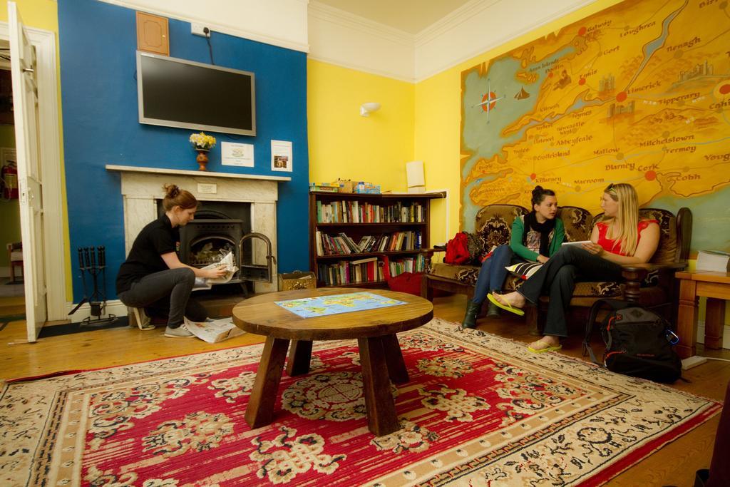 Cashel Holiday Hostel Exterior photo